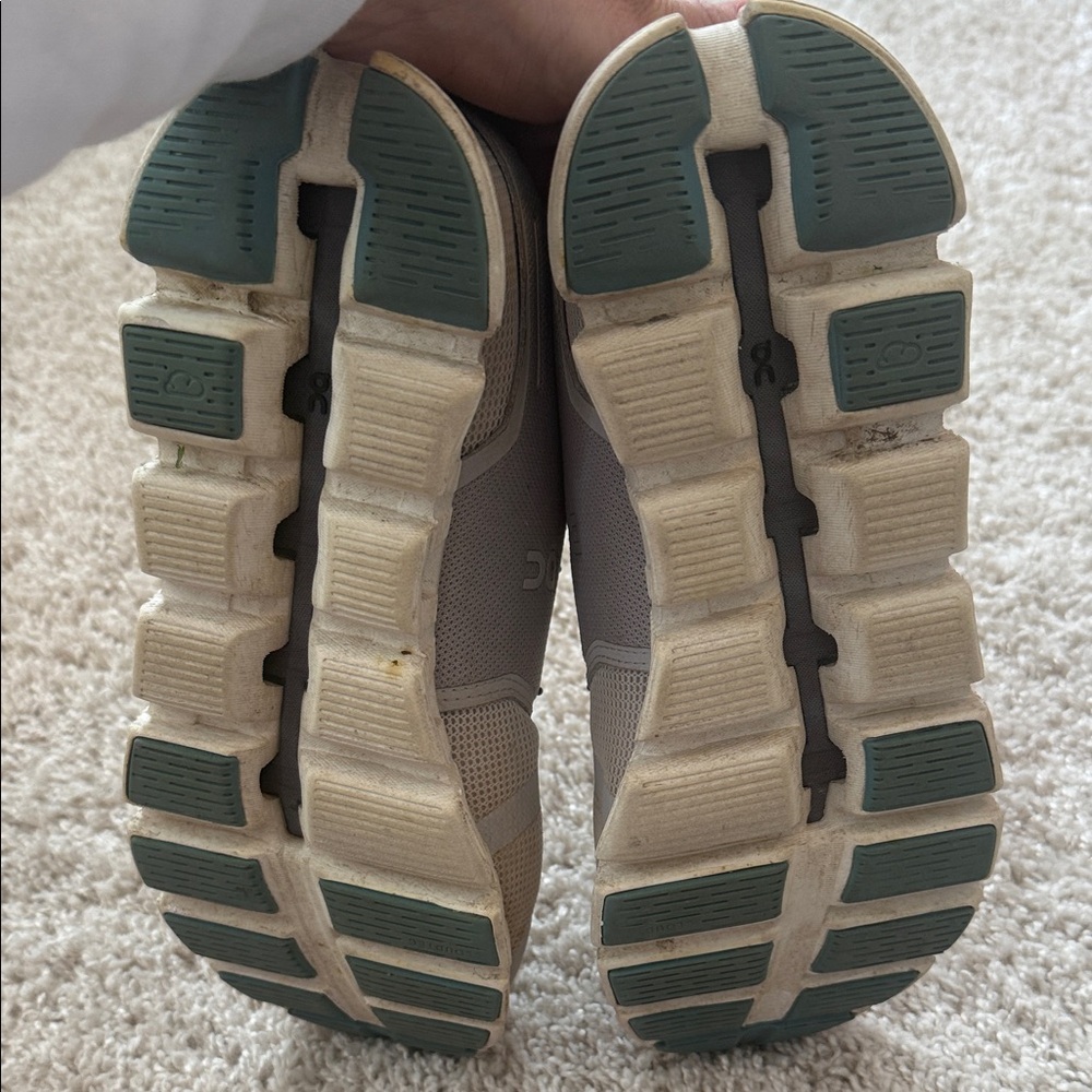 On clouds Running Shoes - Picture 6 of 7